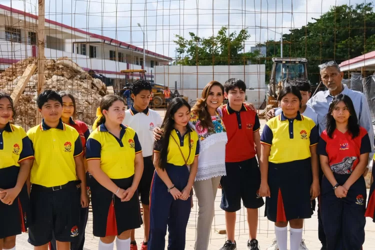 Supervisa Mara Lezama obra de domo en secundaria “Cancún” tras nueve años de espera