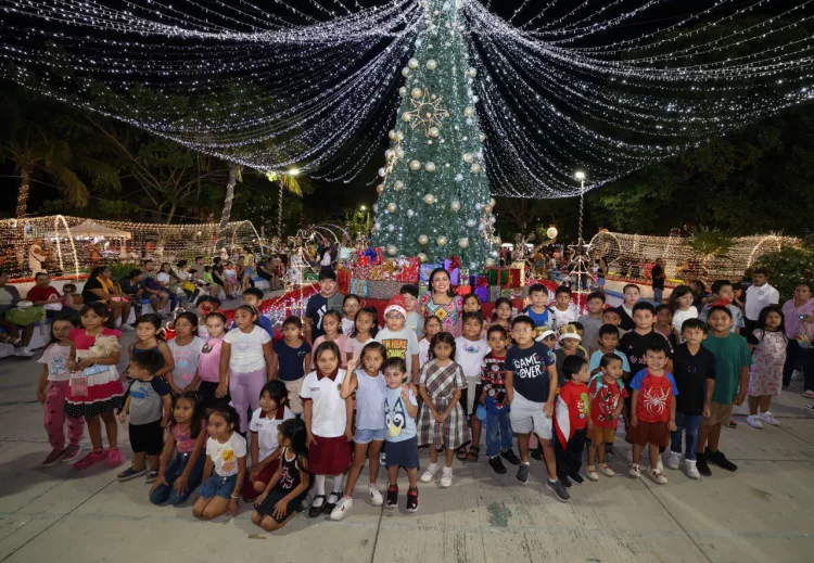 Iluminamos Puerto Morelos y mantenemos viva la tradición navideña: Blanca Merari