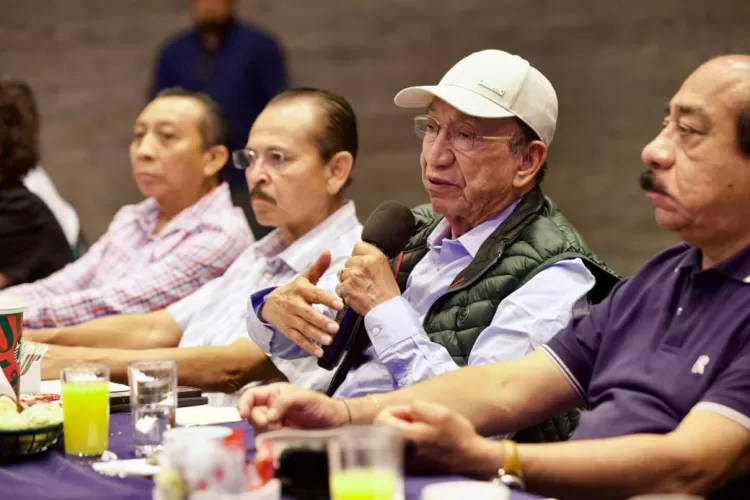 Acuerdan sindicatos y concesionarios de Quintana Roo unirse en un frente transportista