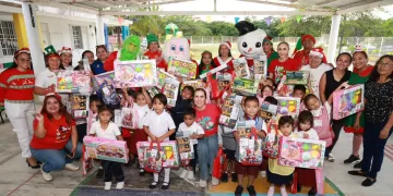 Atenea Gómez Ricalde lleva alegría navideña a Ciudad Mujeres con el Programa Navidad en tu Escuela
