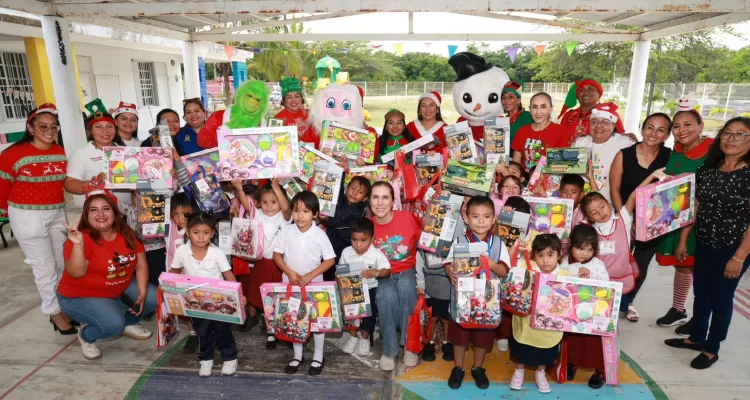 Atenea Gómez Ricalde lleva alegría navideña a Ciudad Mujeres con el Programa Navidad en tu Escuela