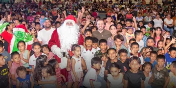 [8:08 p. m., 11/12/2025] DianaAlvaradoMx: REGIDORES DEL PRI VOTAN CONTRA PRESUPUESTO DEL AYUNTAMIENTO DE BENITO JUÁREZ CANCÚN, 11 de diciembre de 2025.- Los regidores Julia Fuentes y Jorge Rodríguez votaron en contra del Presupuesto de Egresos 2026, tras manifestar su desacuerdo porque el proyecto fue presentado de último momento y exigieron responsabilidad para analizar un documento clave para el futuro de Cancún. En el marco de la Sesión Extraordinaria de Cabildo, los concejales del PRI reiteraron su responsabilidad con la ciudadanía, al afirmar que el presupuesto del Ayuntamiento debe responder a la planeación, al crecimiento equilibrado y al desarrollo social. “Votamos en contra porque no se nos dio el tiempo suficiente para hacer un estudio y análisis profundo del proyecto del Presupuesto d… [8:12 p. m., 11/12/2025] DianaAlvaradoMx: Mara Lezama participa en los Consejos Nacionales de Seguridad y Protección Civil encabezados por la Presidenta Claudia Sheinbaum -Reitera el compromiso de Quintana Roo en la lucha contra las violencias y los delitos, como el de la extorsión, y construir la paz para las y los quintanarroenses Ciudad de México.- La gobernadora Mara Lezama Espinosa participó en la sesión del Consejo Nacional de Protección Civil y en la del Consejo Nacional de Seguridad Pública que encabezó la Presidenta Claudia Sheinbaum Pardo en Palacio Nacional. La titular del Ejecutivo destacó el esfuerzo que se realiza a nivel nacional para la protección y seguridad de las y los mexicanos, a los que se suma Quintana Roo con los diversos programas para atender los orígenes de las vi… [8:16 p. m., 11/12/2025] DianaAlvaradoMx: Fernando Muñoz celebra la Navidad con cientos de playenses