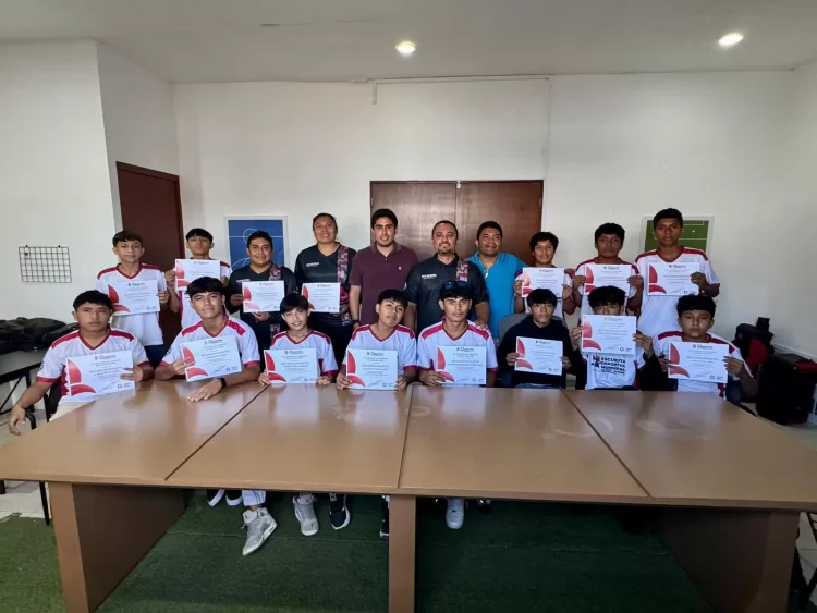 Selección Infantil Varonil de Isla Mujeres recibe reconocimiento por su Campeonato en el Torneo Estatal Socca