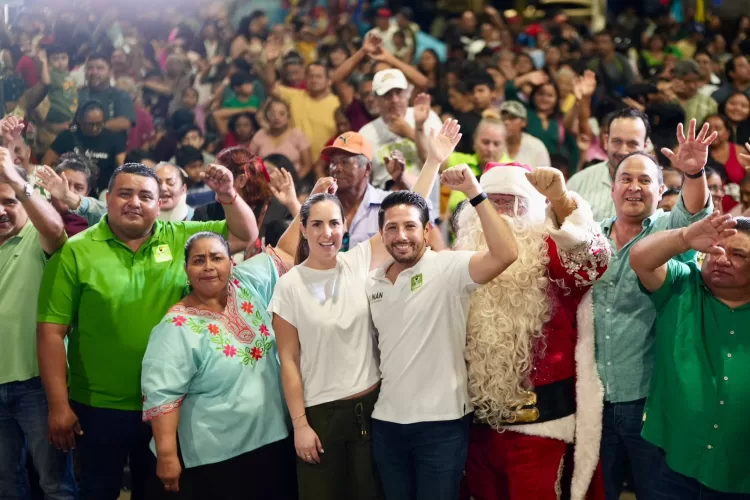 Renán Sánchez Tajonar celebra posada con las familias de Cozumel