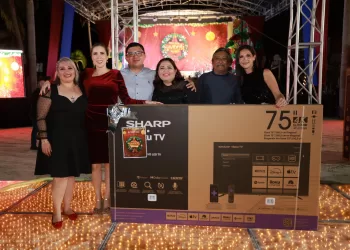 Atenea Gómez Ricalde reconoce y agradece el compromiso del personal del Ayuntamiento en posada navideña