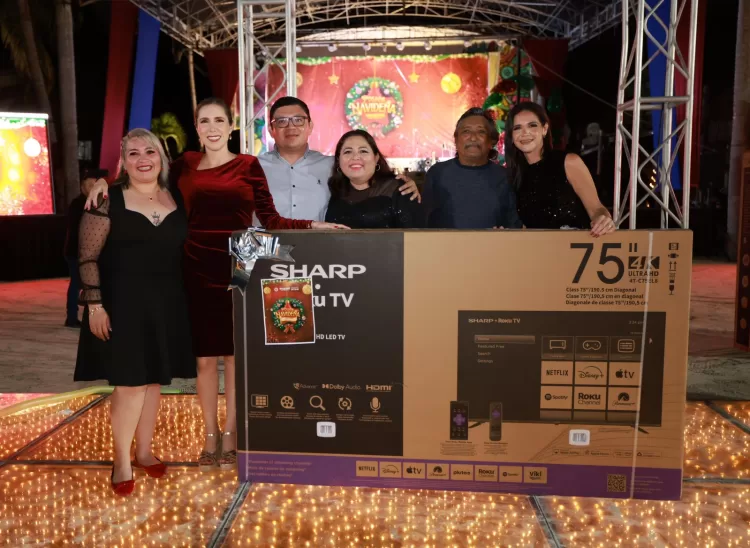 Atenea Gómez Ricalde reconoce y agradece el compromiso del personal del Ayuntamiento en posada navideña