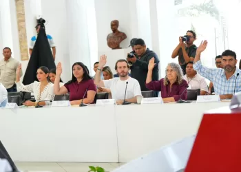 El regidor Fernando Muñoz reconoce a la presidenta Estefanía Mercado por el Presupuesto de Egresos 2026