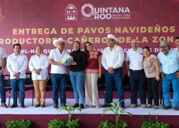 Entrega Mara Lezama 3 mil 640 pavos a familias cañeras del sur de Quintana Roo