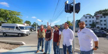 Moderniza Ana Paty Peralta semáforos en avenida la Luna y Kohunlich