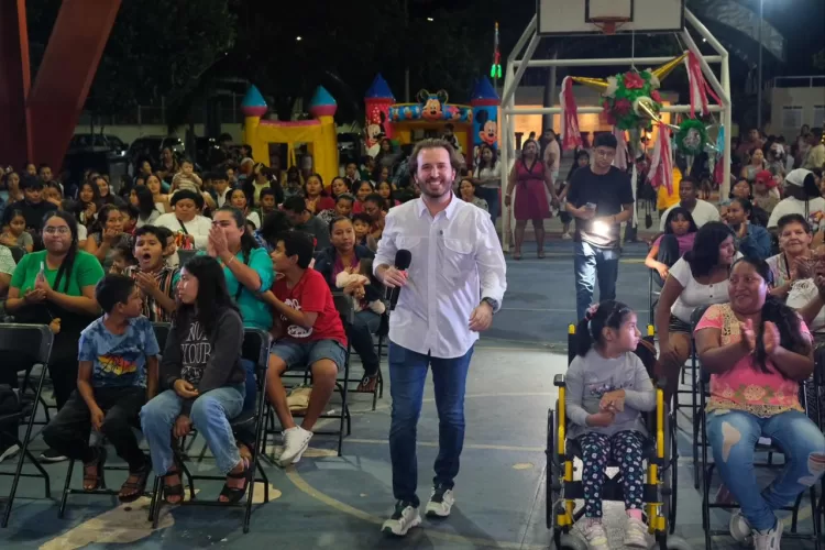 Lleva Anaiza Quian y Fernando Muñoz alegría a las familias de Puerto Aventuras