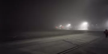 Niebla en Tijuana causa demoras en 8 vuelos de Volaris en Cancún