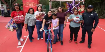 Lleva Blanca Merari alegría navideña a niñas, niños y familias de Delirios y Central Vallarta