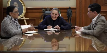 Sheinbaum dialoga con papa León XIV en día de la Virgen de Guadalupe; formaliza la invitación a México