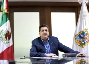 Diputados de Morena denuncian a ex gobernador Cabeza de Vaca por extorsión y 'huachicol'