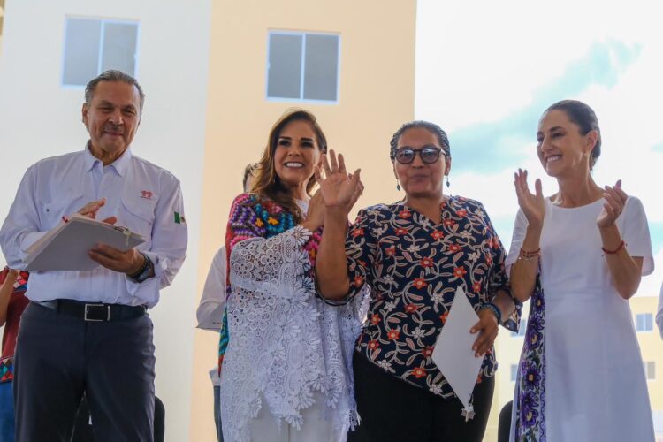 Claudia Sheinbaum y Mara Lezama entregan las primeras 225 casas del programa Viviendas para el Bienestar, en Playa del Carmen
