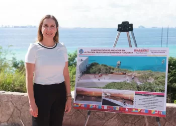Atenea Gómez Ricalde inicia construcción del nuevo mirador Mar Turquesa en el derecho de vía del Garrafón en Isla Mujeres