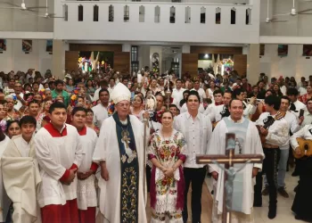 Atenea Gómez Ricalde encabeza la tradicional Vaquería en Honor a la Virgen de la Inmaculada Concepción en Isla Mujeres