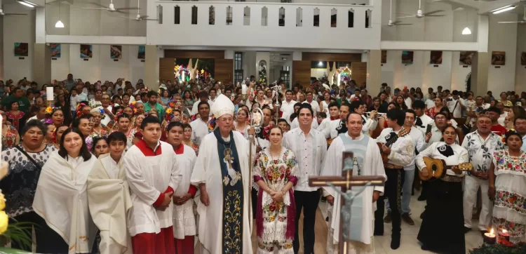 Atenea Gómez Ricalde encabeza la tradicional Vaquería en Honor a la Virgen de la Inmaculada Concepción en Isla Mujeres
