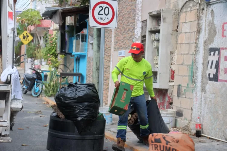 Gobierno de Isla Mujeres refuerza los trabajos de limpieza en esta temporada decembrina