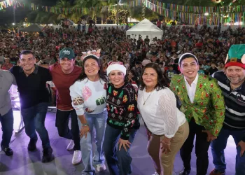 Llenan niñas, niños y familias el Parque Principal en la Posada Navideña Puerto Morelos 2025