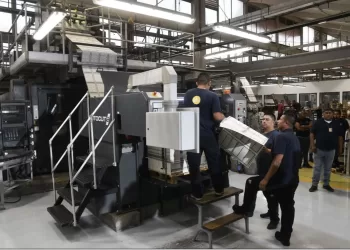 INE da licitación para producir credenciales a Cosmocolor en alianza con la paraestatal Talleres Gráficos de México