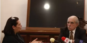 Gobierno no quiere consejeros avasallados: Pablo Gómez al recibir del INE propuestas de Reforma Electoral