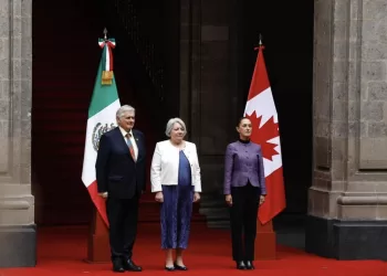 Sheinbaum recibe a gobernadora general de Canadá en ceremonia oficial