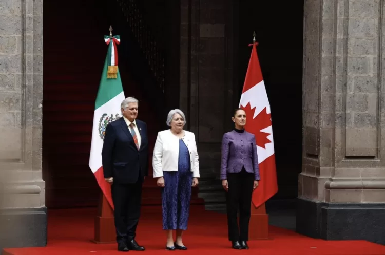 Sheinbaum recibe a gobernadora general de Canadá en ceremonia oficial