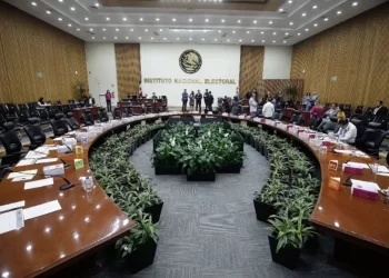 Entrega el INE 241 propuestas a comisión de la reforma electoral