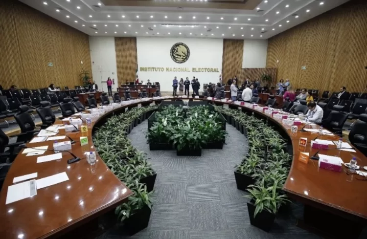 Entrega el INE 241 propuestas a comisión de la reforma electoral