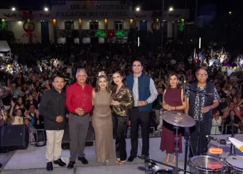 Isla Mujeres despide el 2025 en el Gran Baile de Año Nuevo