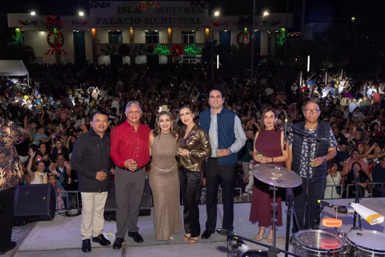 Isla Mujeres despide el 2025 en el Gran Baile de Año Nuevo