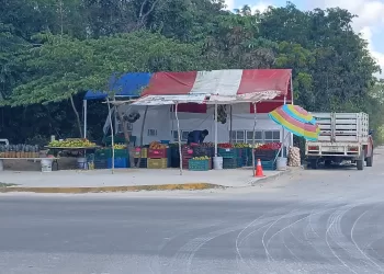 Acuerda CROC retirar a ambulantes del centro de Playa del Carmen