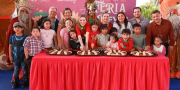 Atenea Gómez Ricalde celebra el Día de Reyes con las niñas y niños de Isla Mujeres