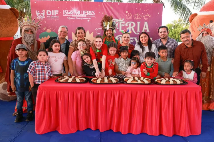 Atenea Gómez Ricalde celebra el Día de Reyes con las niñas y niños de Isla Mujeres