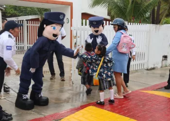 Inician clases de forma segura y ordenada más de 4 mil estudiantes en Isla Mujeres