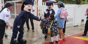 Inician clases de forma segura y ordenada más de 4 mil estudiantes en Isla Mujeres