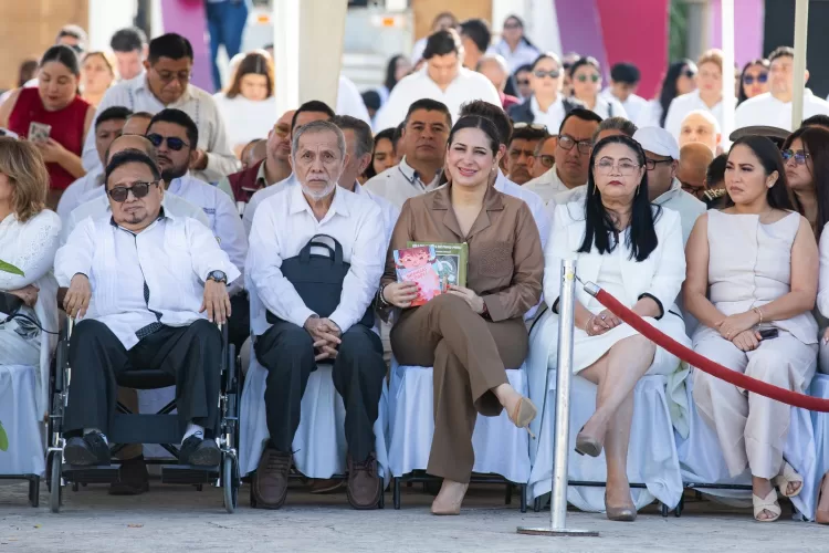 Estefanía Mercado reconoce liderazgo de Mara Lezama en aniversario 51 de la Constitución Política de Quintana Roo