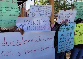 Se lanzan en paro maestros de Conafe en José María Morelos