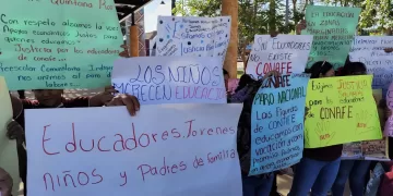 Se lanzan en paro maestros de Conafe en José María Morelos