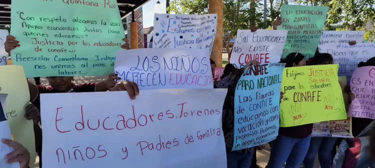 Se lanzan en paro maestros de Conafe en José María Morelos