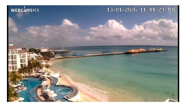 Luce Playa del Carmen sin sargazo tras retiro de 440 toneladas