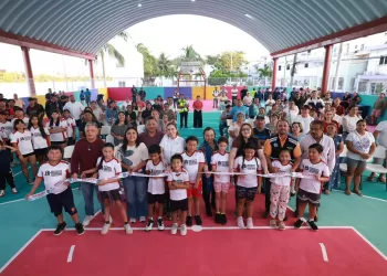 Atenea Gómez Ricalde inaugura otro nuevo Domo Deportivo en Isla Mujeres