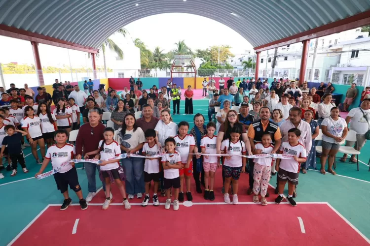 Atenea Gómez Ricalde inaugura otro nuevo Domo Deportivo en Isla Mujeres