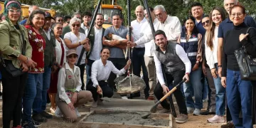 Coloca Ana Paty Peralta primera piedra del Hospital de Bienestar Animal