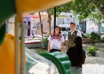 Constata Blanca Merari la Renovación del Parque Central de la Colonia Zetina Gasca