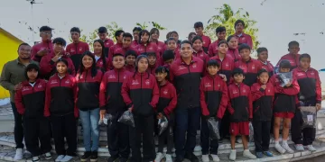 DIF Playa del Carmen entrega uniformes a niñas, niños y adolescentes del programa educativo 10–17