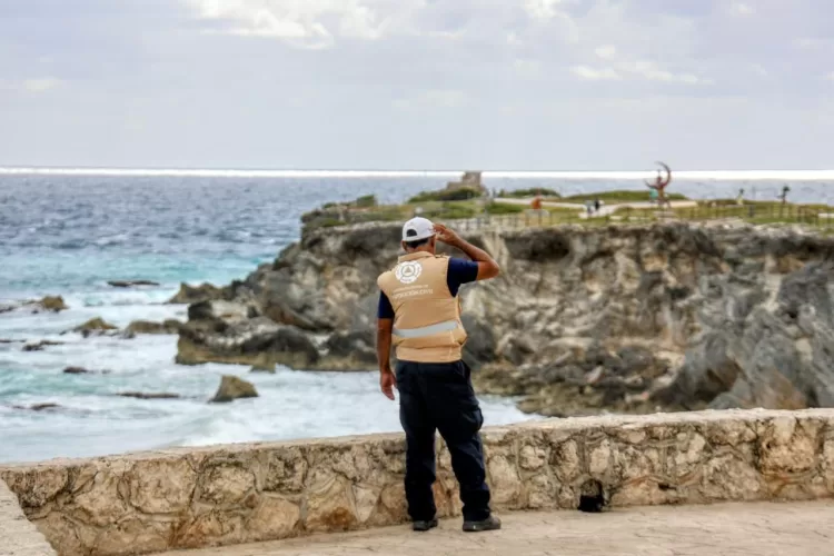 Protección Civil de Isla Mujeres refuerza acciones preventivas por la entrada del Frente Frío No. 29