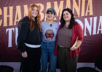 Estefanía Mercado fortalece el Día del Pueblo con su Chambamania en la colonia El Ejido