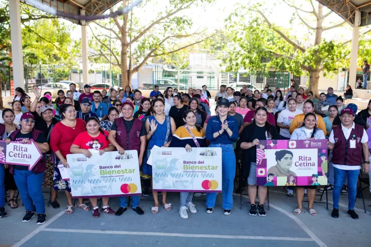 Acompaña Estefanía Mercado entrega de las becas “Rita Cetina” del Gobierno Federal